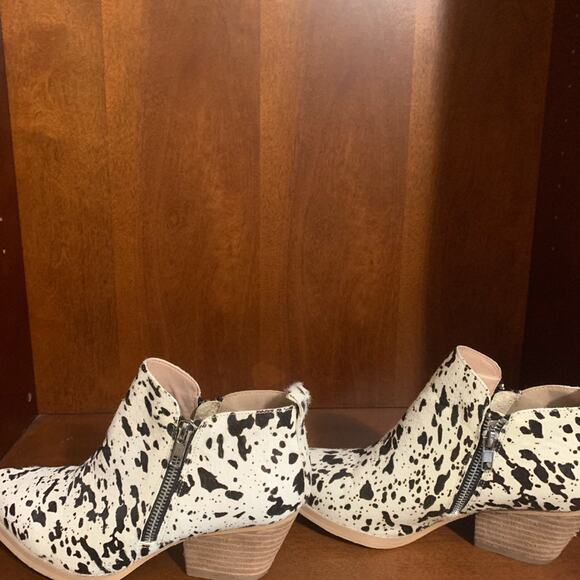 Very Volatile women’s leather Holstein pattern size 8 zipper ankle boots - Picture 7 of 11